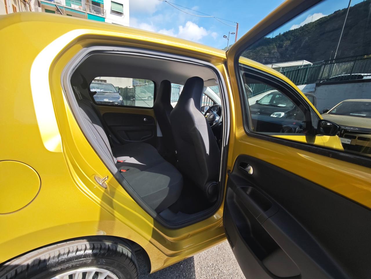 Volkswagen up! HIGH