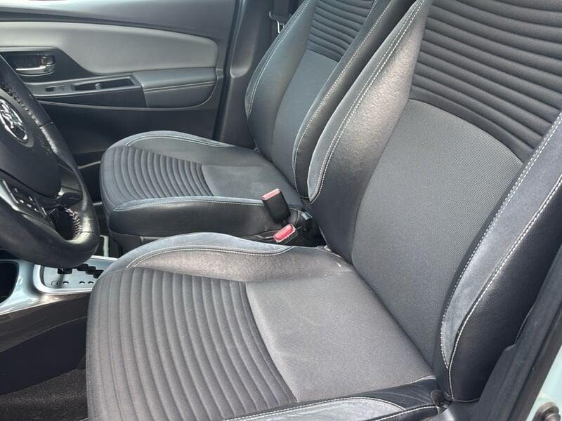 Toyota Yaris 1.5 Hybrid glamour edition