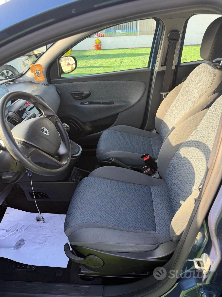 Lancia Ypsilon 1.0 FireFly S&S Hybrid