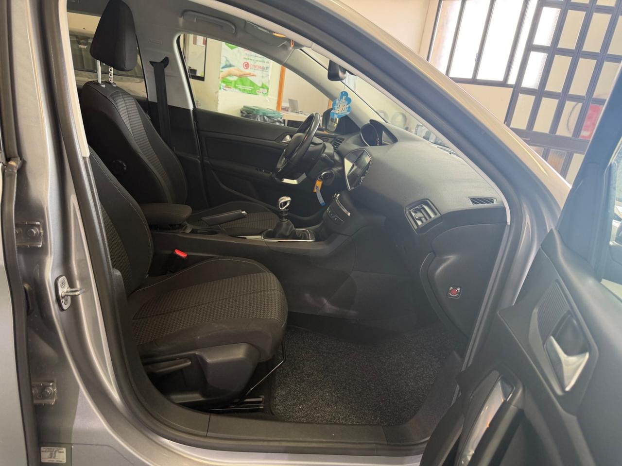 Peugeot 308 BlueHDi 130 S&S SW Allure