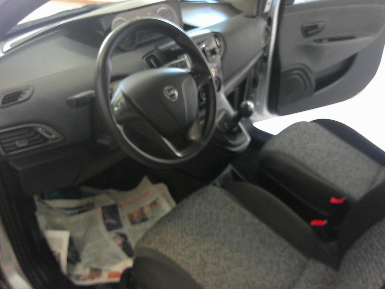 Lancia Ypsilon 1.0 FireFly 5 porte S&S Hybrid Ecochic Silver