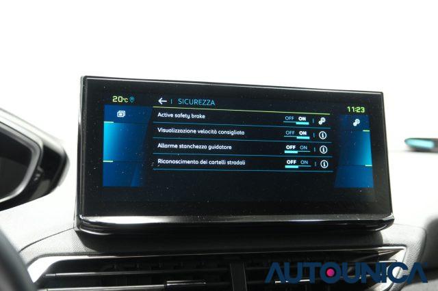 PEUGEOT 3008 HYBRID4 300 E-EAT8 ALLURE PACK
