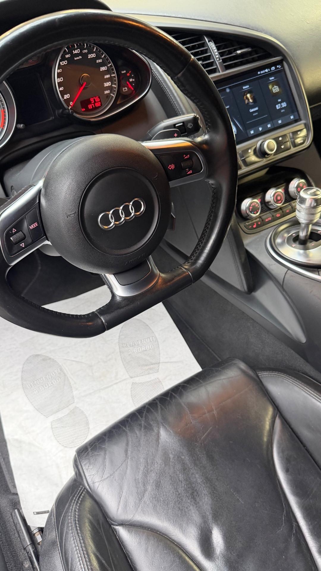 Audi R8 4.2 V8 FSI quattro R tronic