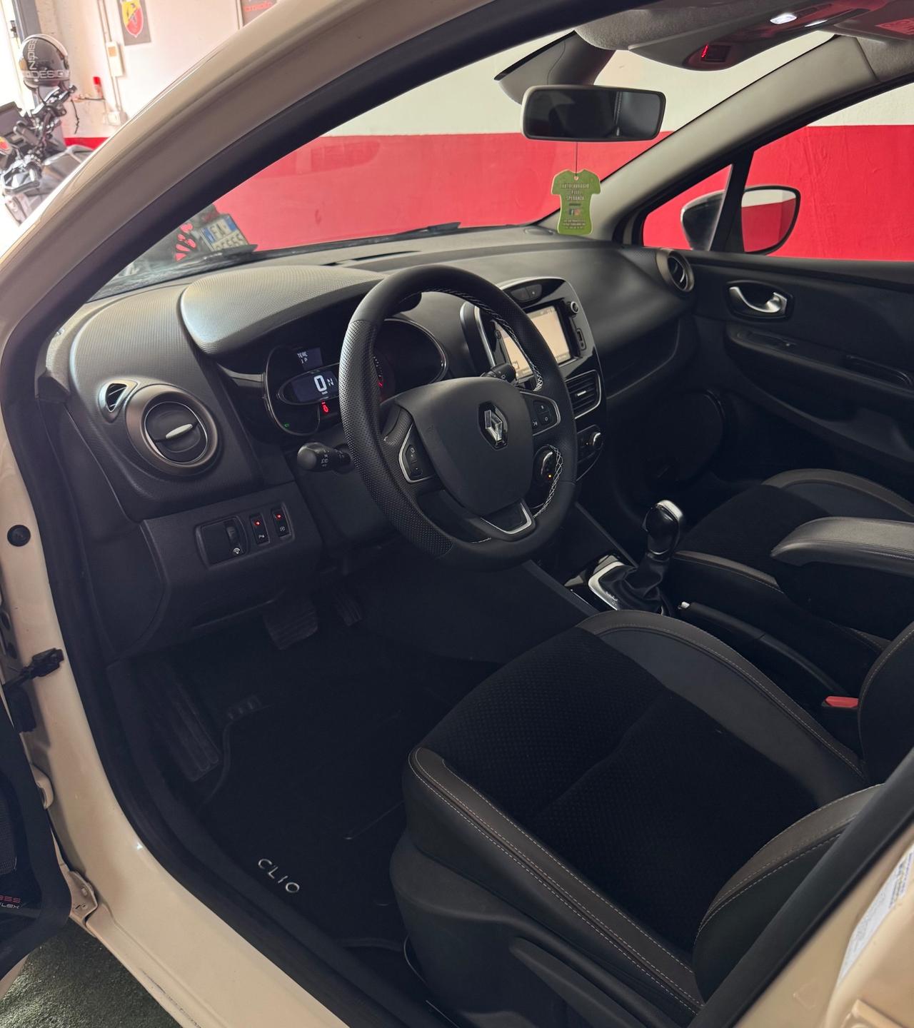 Renault Clio dCi 8V 90CV EDC Start&Stop 5 porte Energy Intens