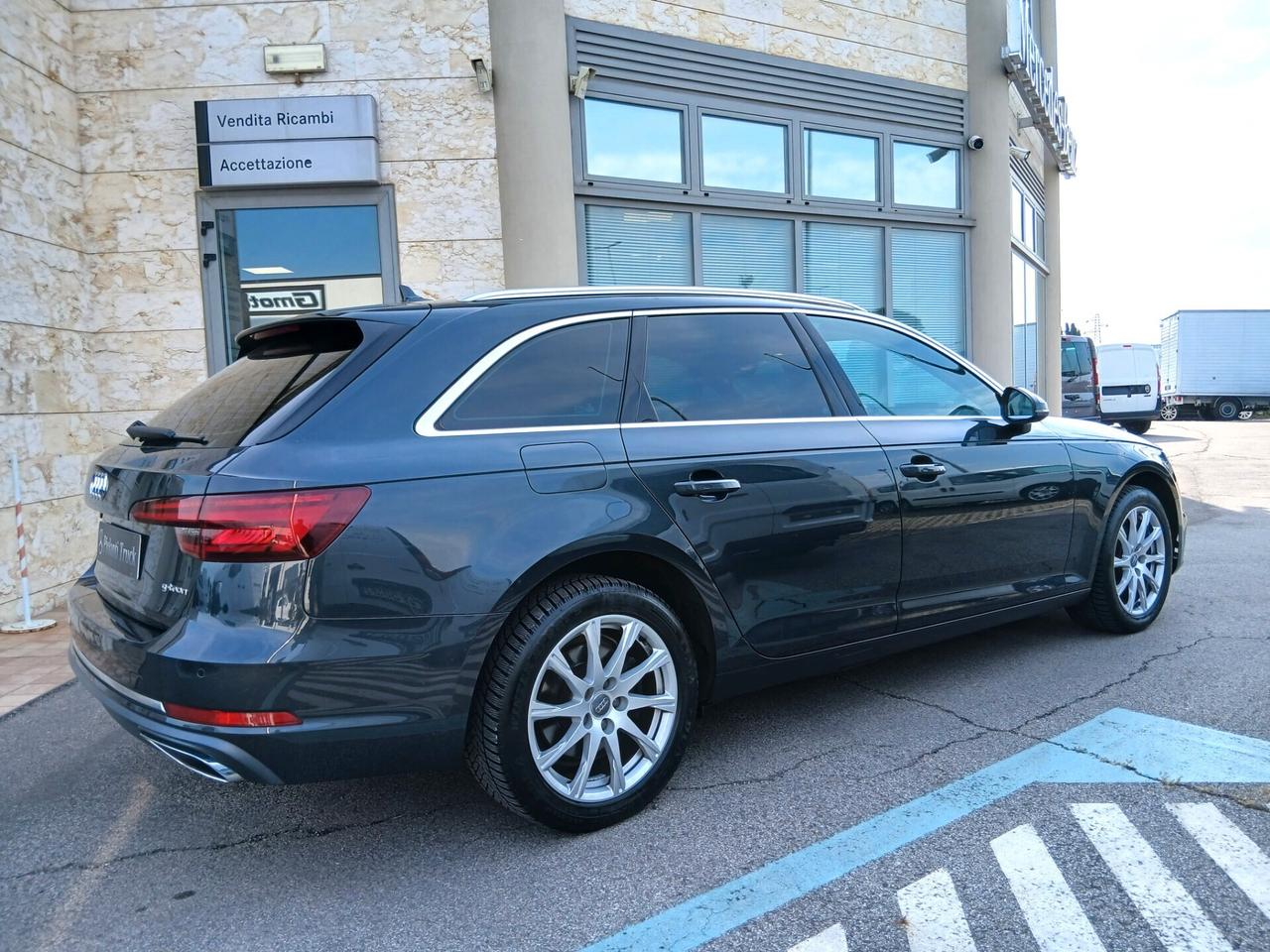 C313 - Audi A4 Avant 40 g-tron S tronic Sport