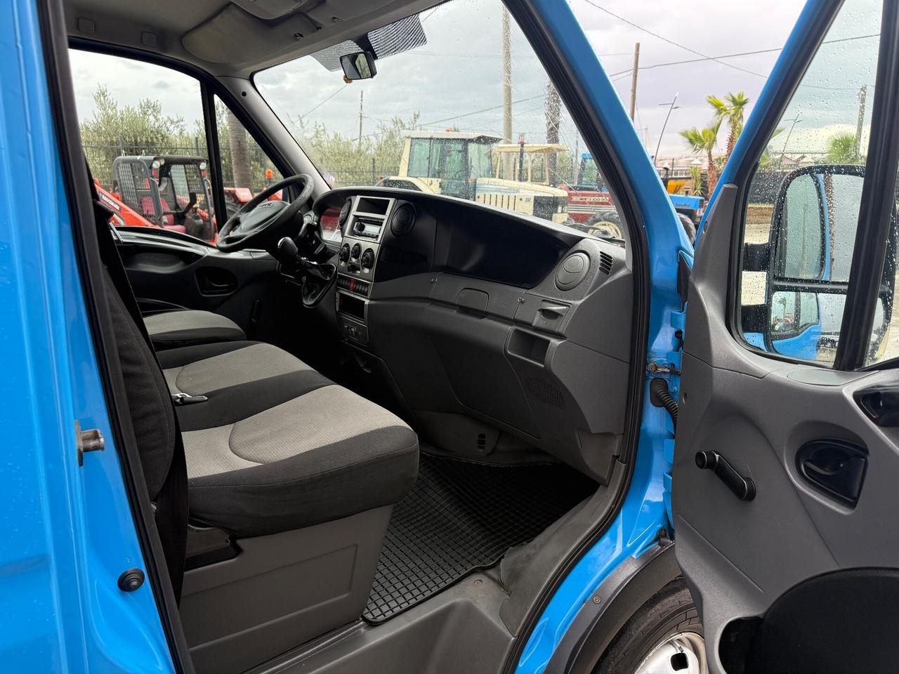 Trattore iveco Daily 35c10 cassonato telonato 4 metri per 2.15