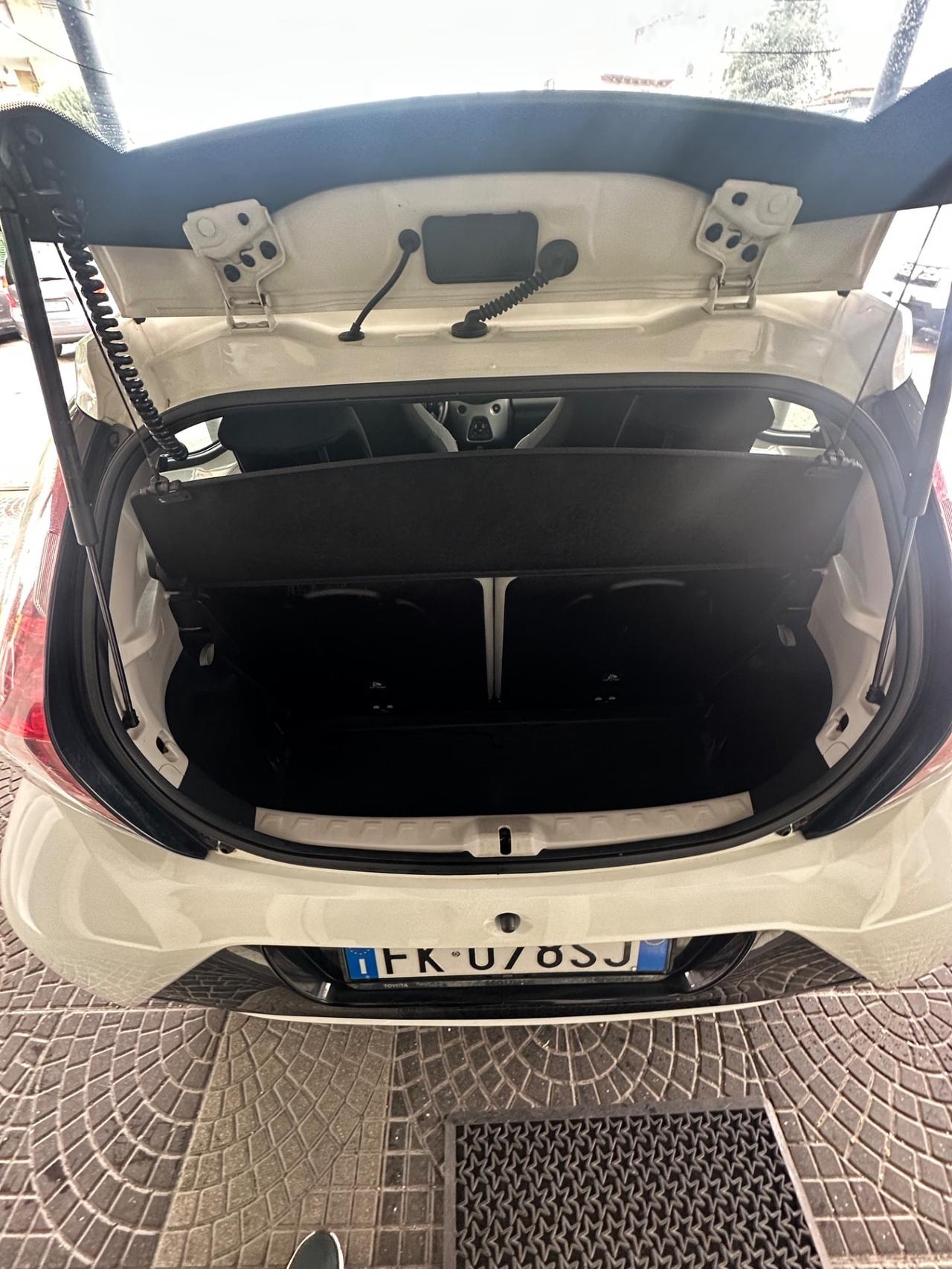 Toyota Aygo 1.0 VVT-i 69 CV 5 porte x-black TSS