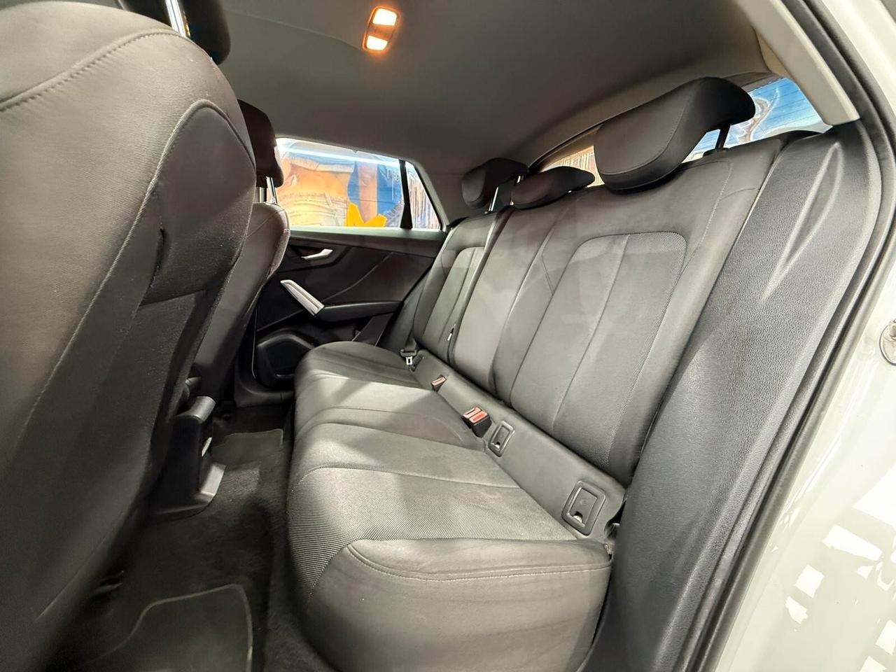 Audi Q2 30 TDI S tronic Business (645)