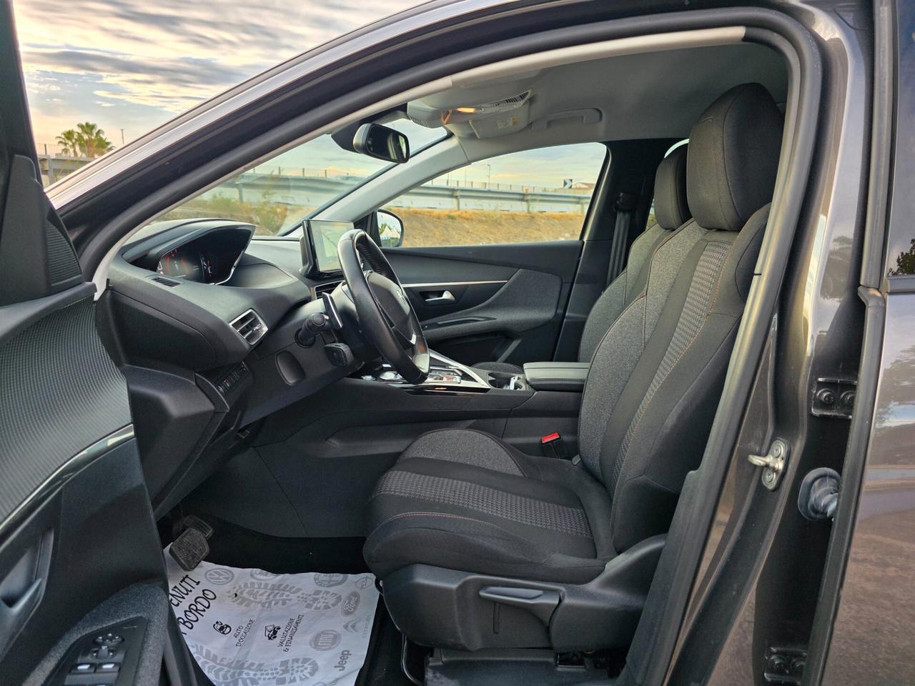 Peugeot 3008 BlueHDi 130 S&S EAT8 Active Pack