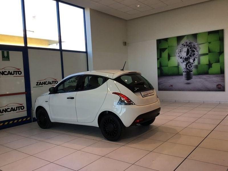 Lancia Ypsilon Ypsilon 1.0 FireFly 5 porte S&S Hybrid Ecochic Silver