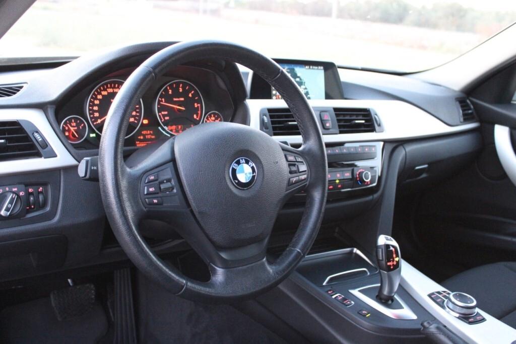 BMW 318d Touring Aut. *RETROCAMERA *FULL LED
