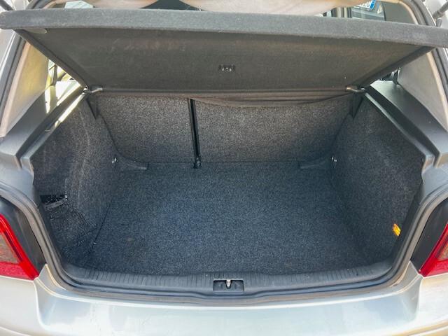 Volkswagen Golf 1.6 16V FSI 5p. Sportline