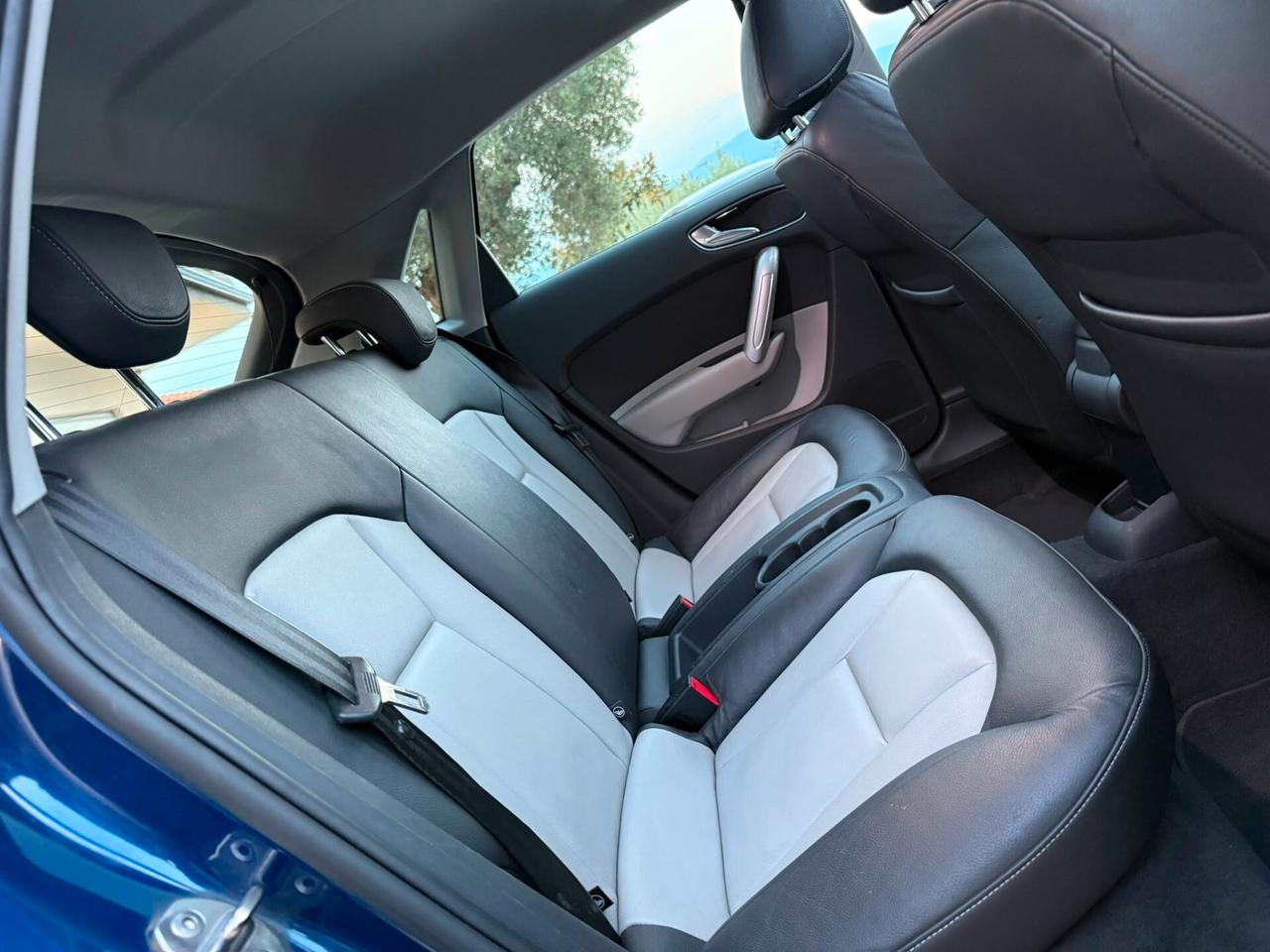 Audi A1 SPB 1.6 TDI 105CV Ambition Tetto
