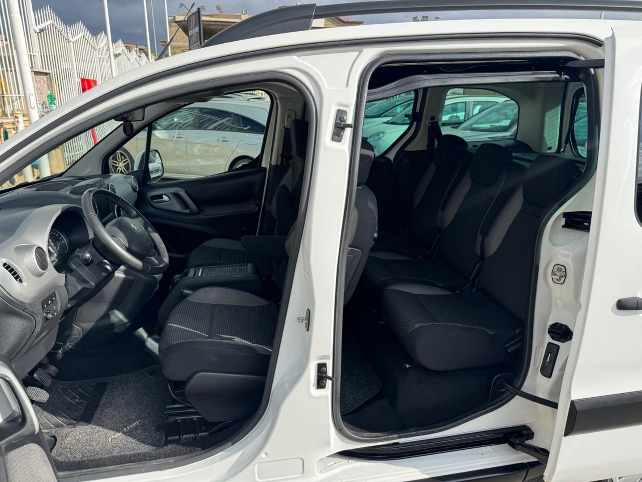 Peugeot Partner Tepee 1.6 BlueHDi 120 NAVI RETROCAMERA