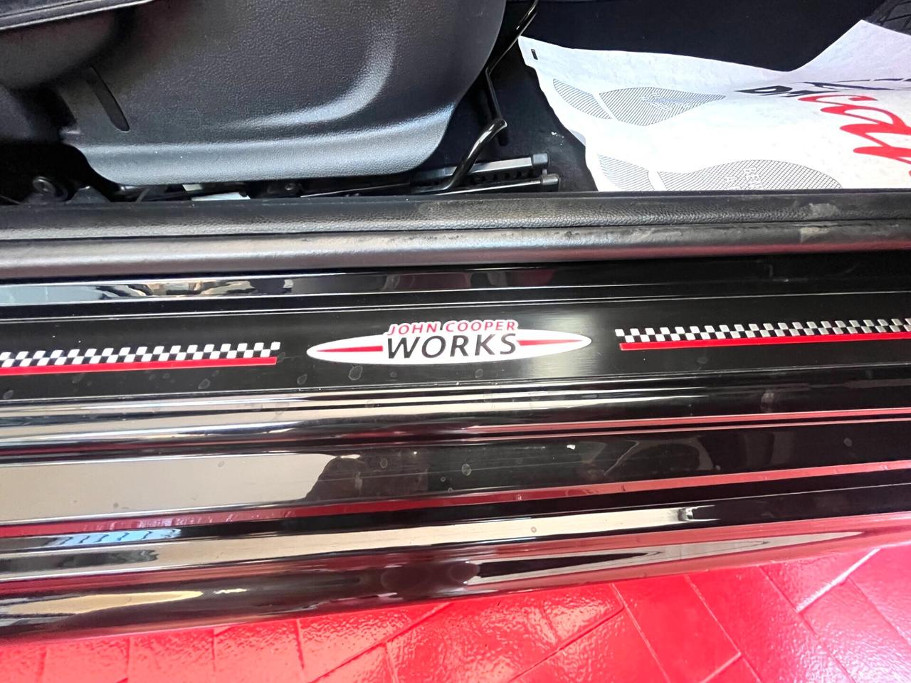 MINI JOHN COOPER WORKS 2.0 231CV Cambio automatico Navigatore Cerchi GARANZIA 12 MESI