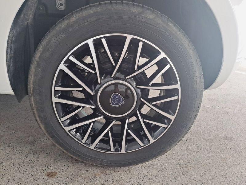 Lancia Ypsilon 1.0 FireFly 70cv Hybrid Platino