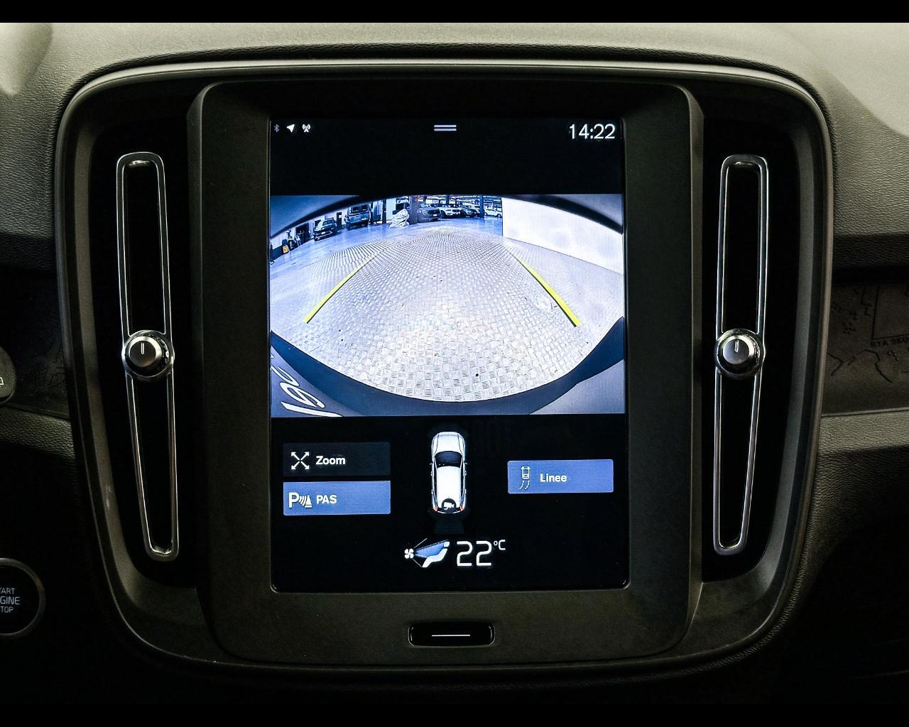 VOLVO XC40 (2017-->) - XC40 D3 Geartronic Momentum Core
