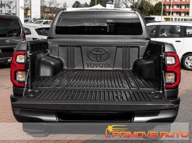 TOYOTA Hilux 2.8 D-4D A/T 4WD 4 porte Double Cab Invincible