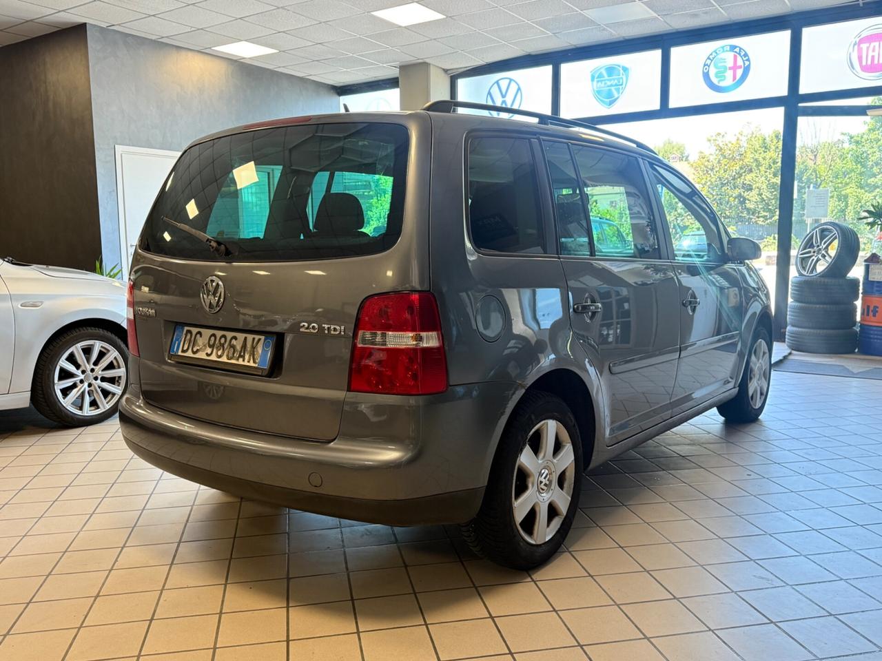 Volkswagen Touran 2.0 16V TDI Highline 7 POSTI!!