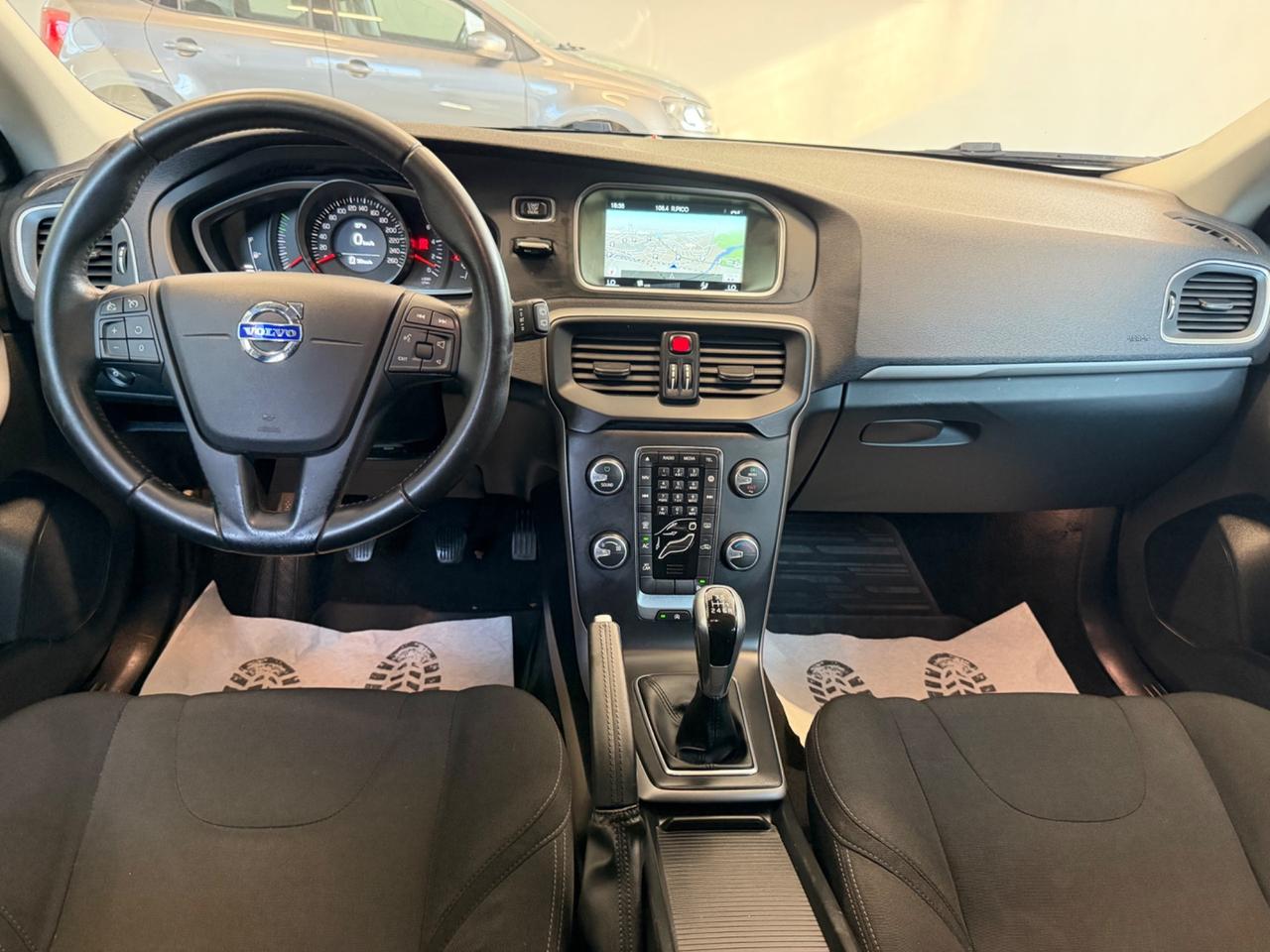 Volvo V40 D2 R-design Momentum