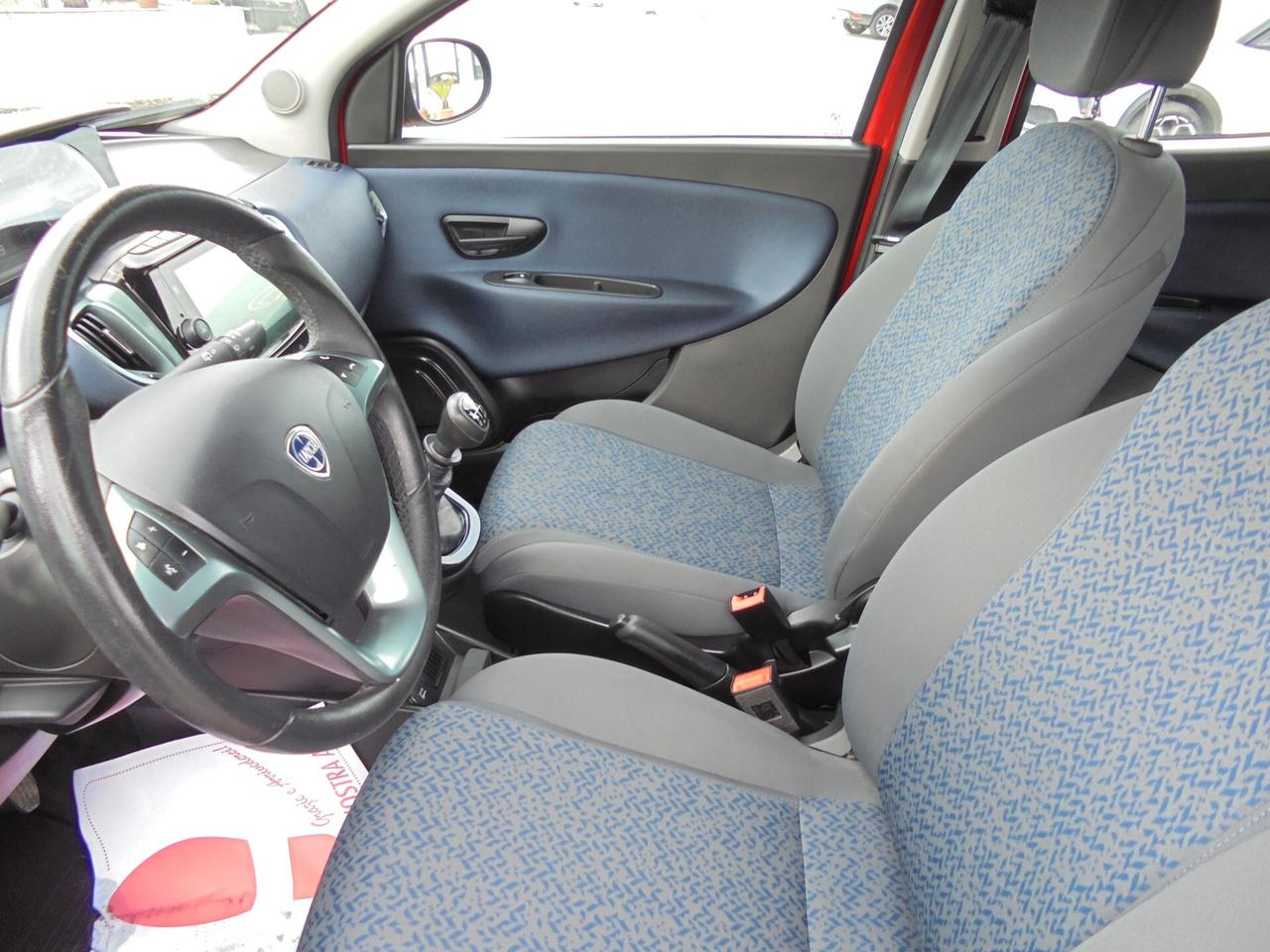 Lancia Ypsilon 1.0 FireFly 5 porte S&S Hybrid Gold
