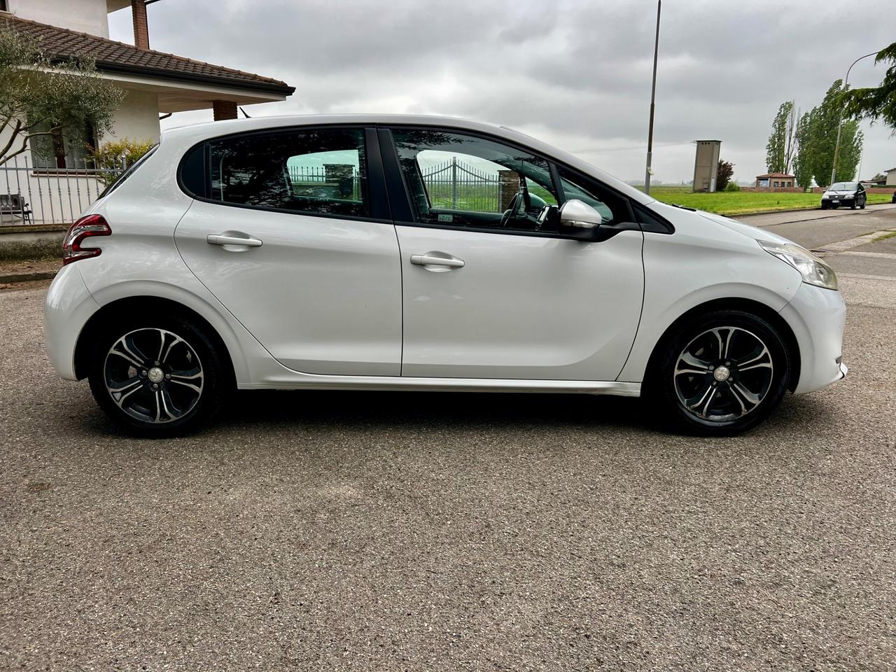 Peugeot 208 1.4 HDi 68 CV 5 porte Active