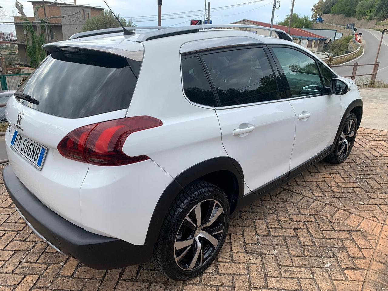 Peugeot 2008 BlueHDi 120 S&S Allure