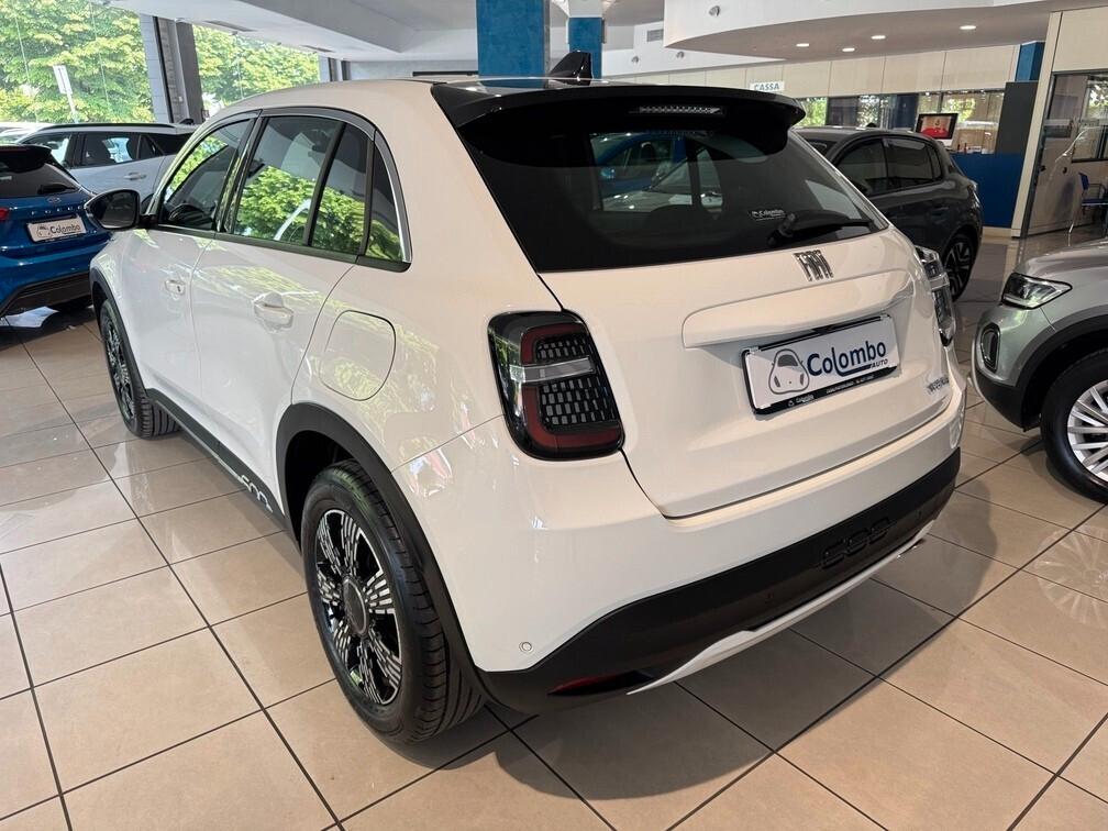 Fiat 600 1.2 hybrid 145cv auto Led Navi Cam App conn 17"