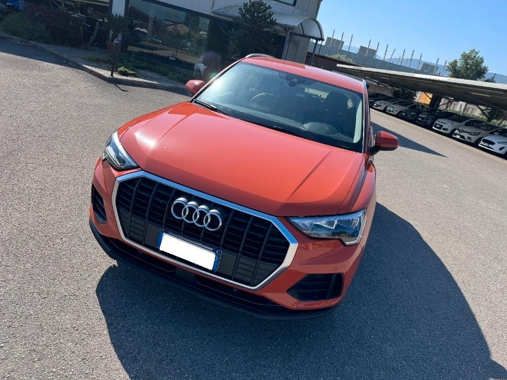 Audi Q3 35 TDI S tronic Business