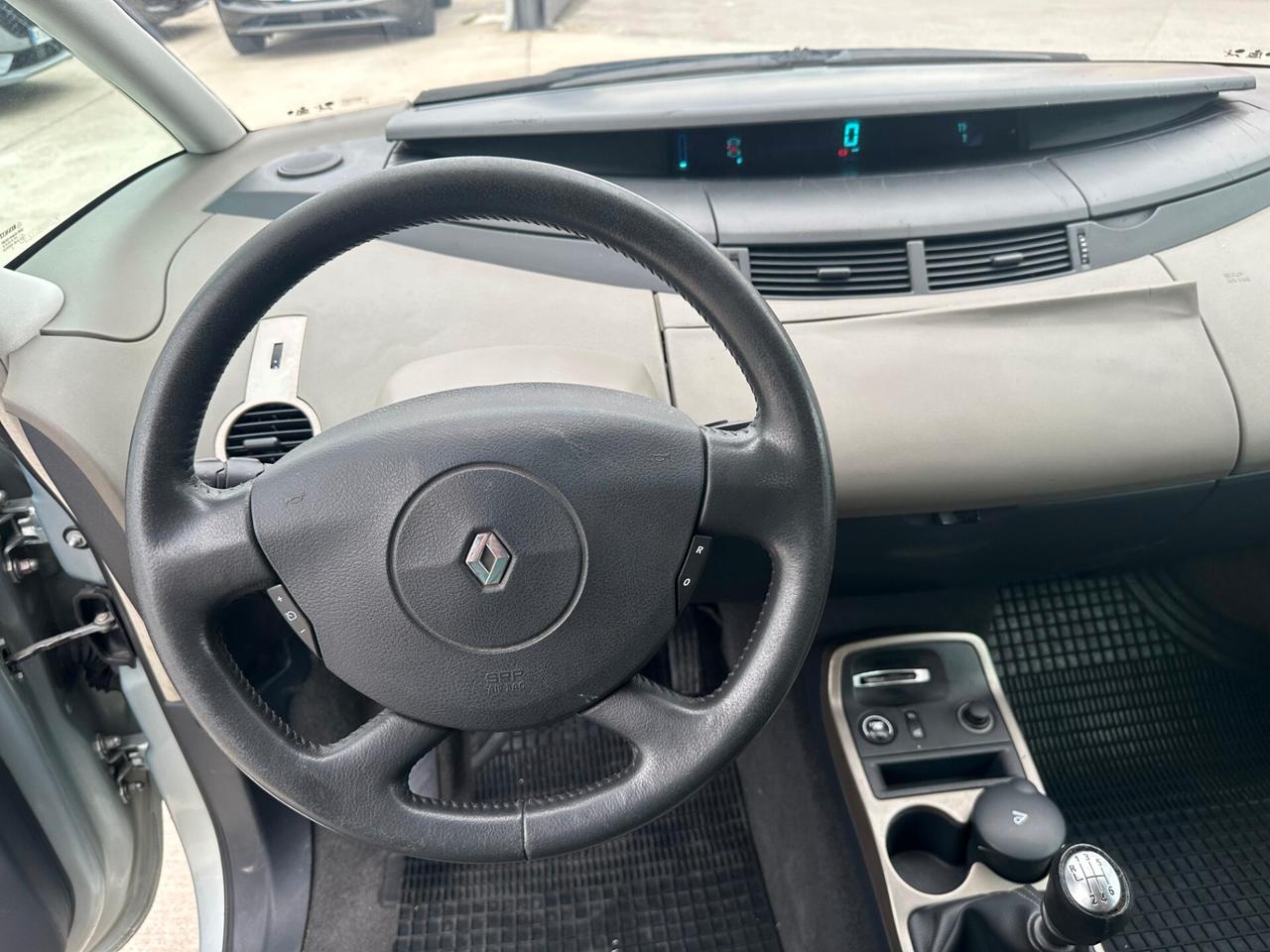 RENAULT ESPACE AUTHENTIQUE 7 POSTI