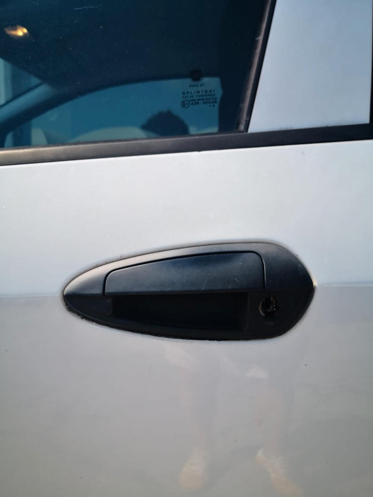 Fiat Grande Punto 1.2 3 porte ***NEOPATENTATI***DISTRIBUZIONE FATTA***