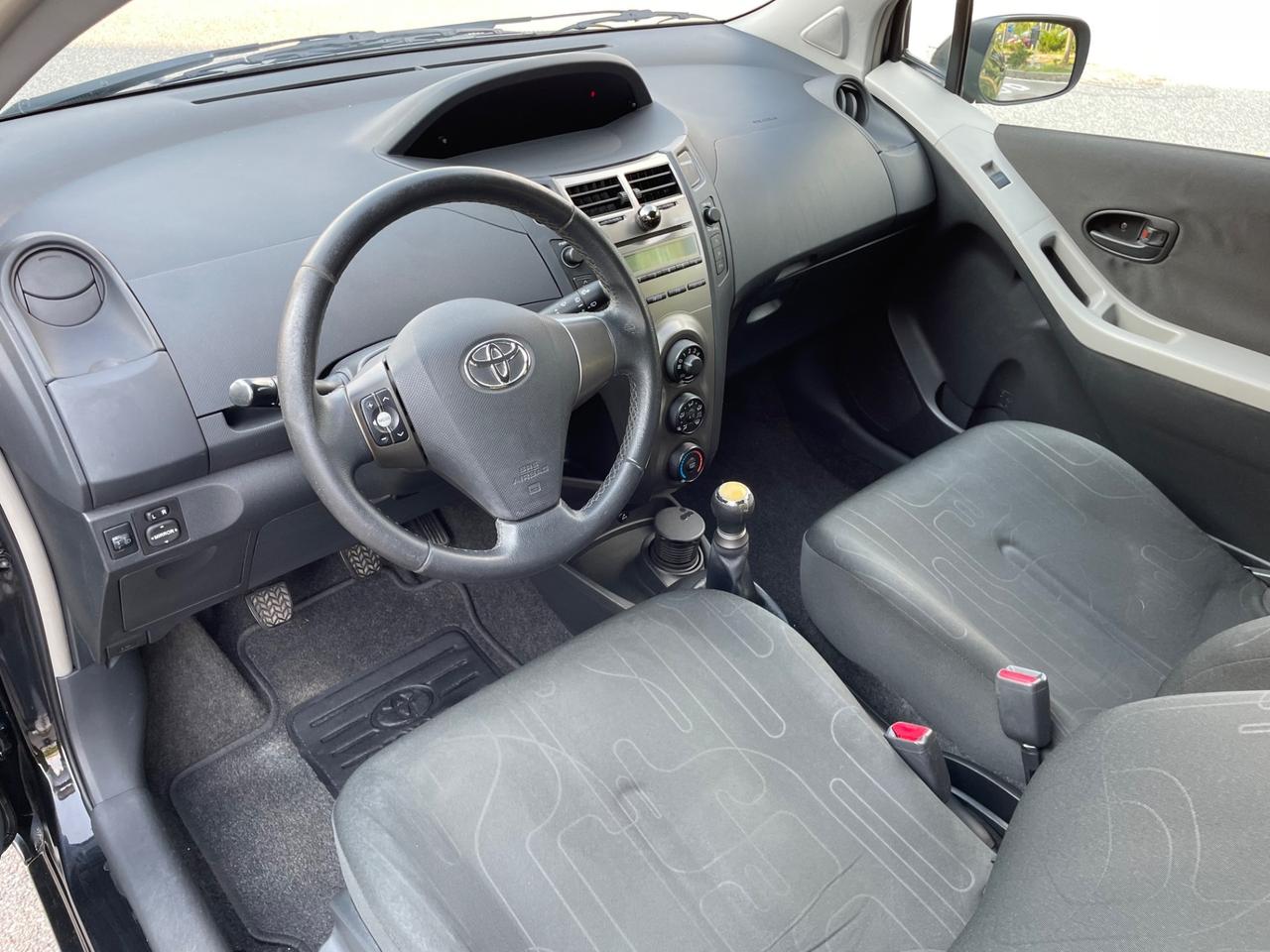 Toyota Yaris 1.0 3 porte Luxury pack