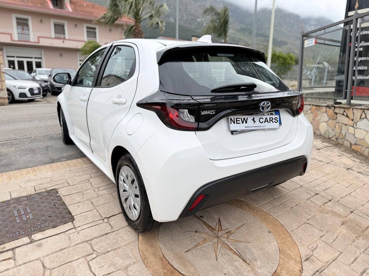 Toyota Yaris 1.5 Hybrid 5 porte Business