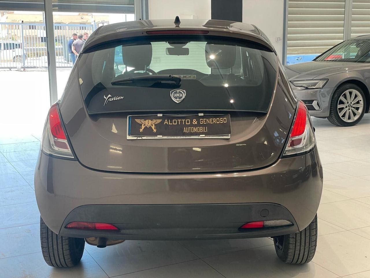 Lancia Ypsilon 1.3 MJT 95 CV 5 S&S Platinum 12.2011