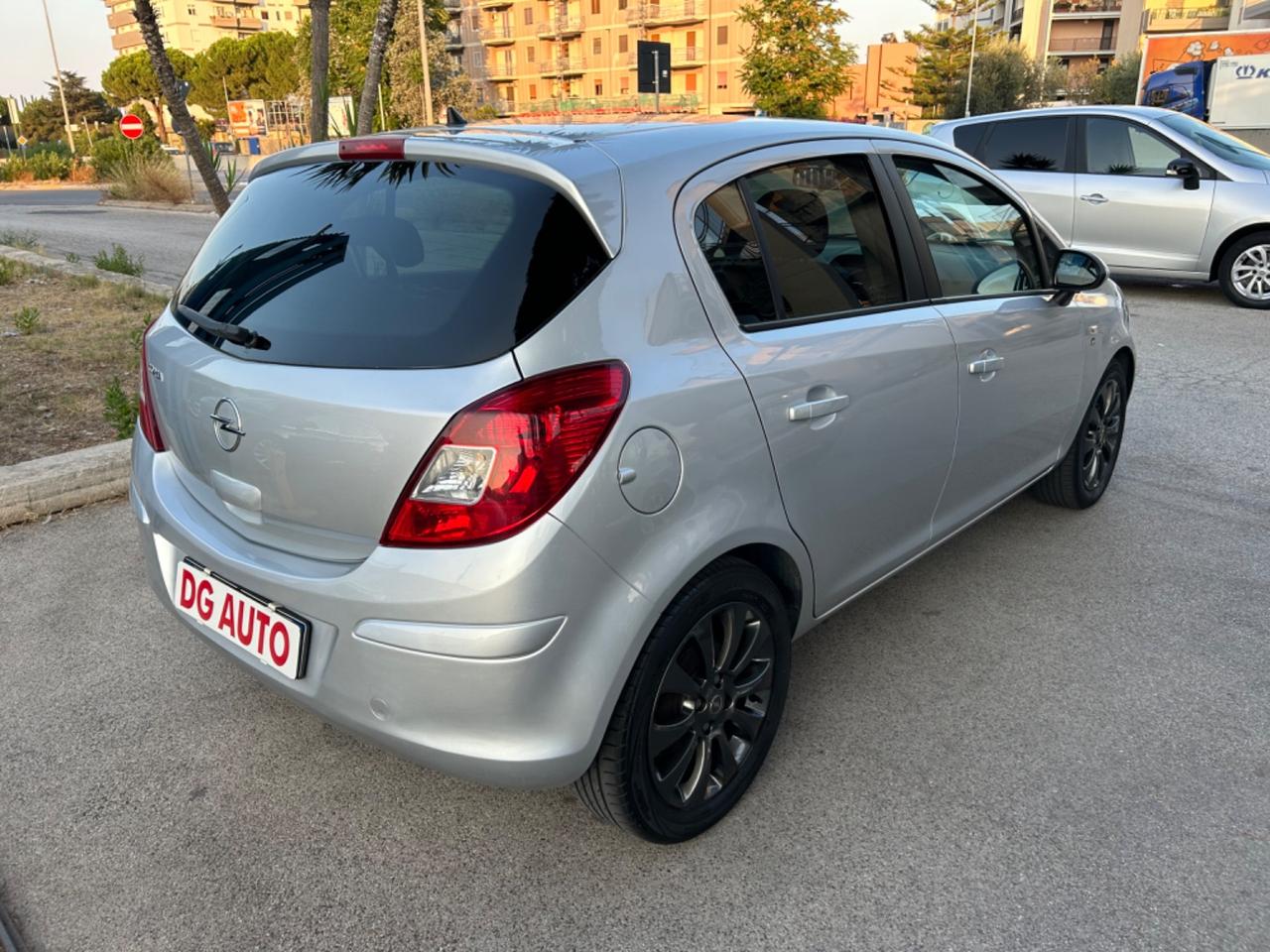 Opel Corsa 1.2 benzina 85 cavalli 2011