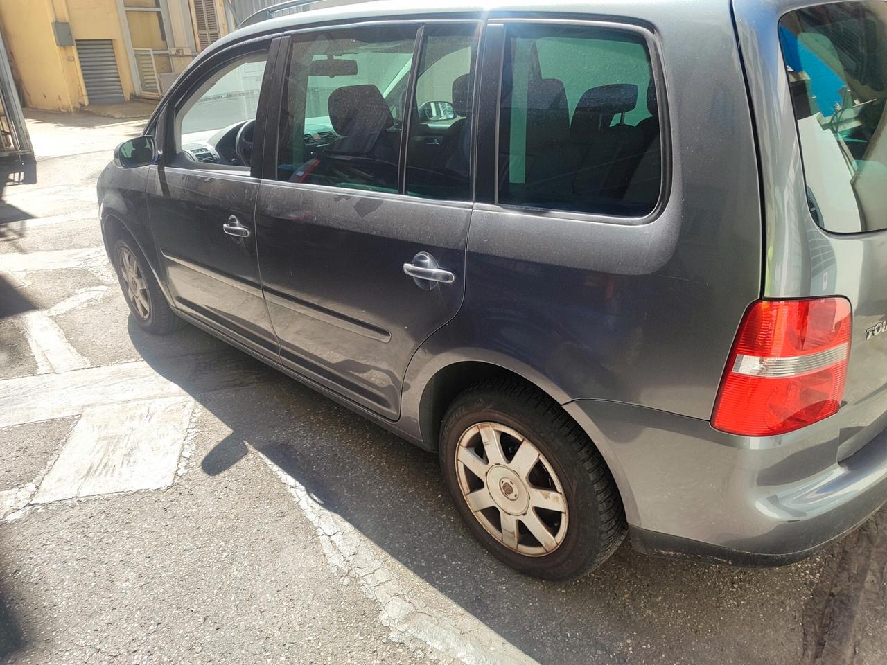 Volkswagen Touran 2.0 16V TDI DSG Trendline