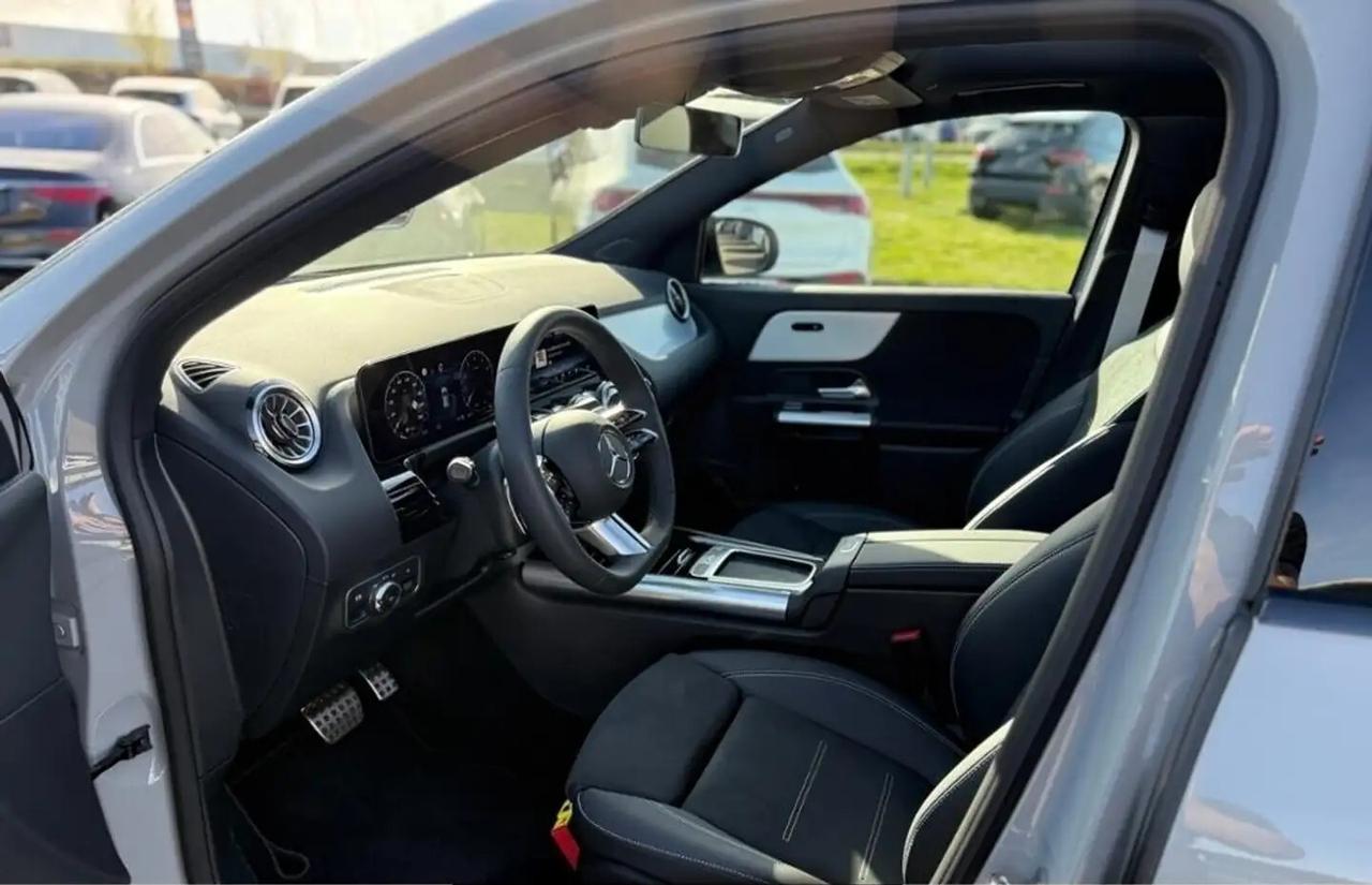MERCEDES GLA 200D 150CV 4MATIC AMG + TETTO *2026