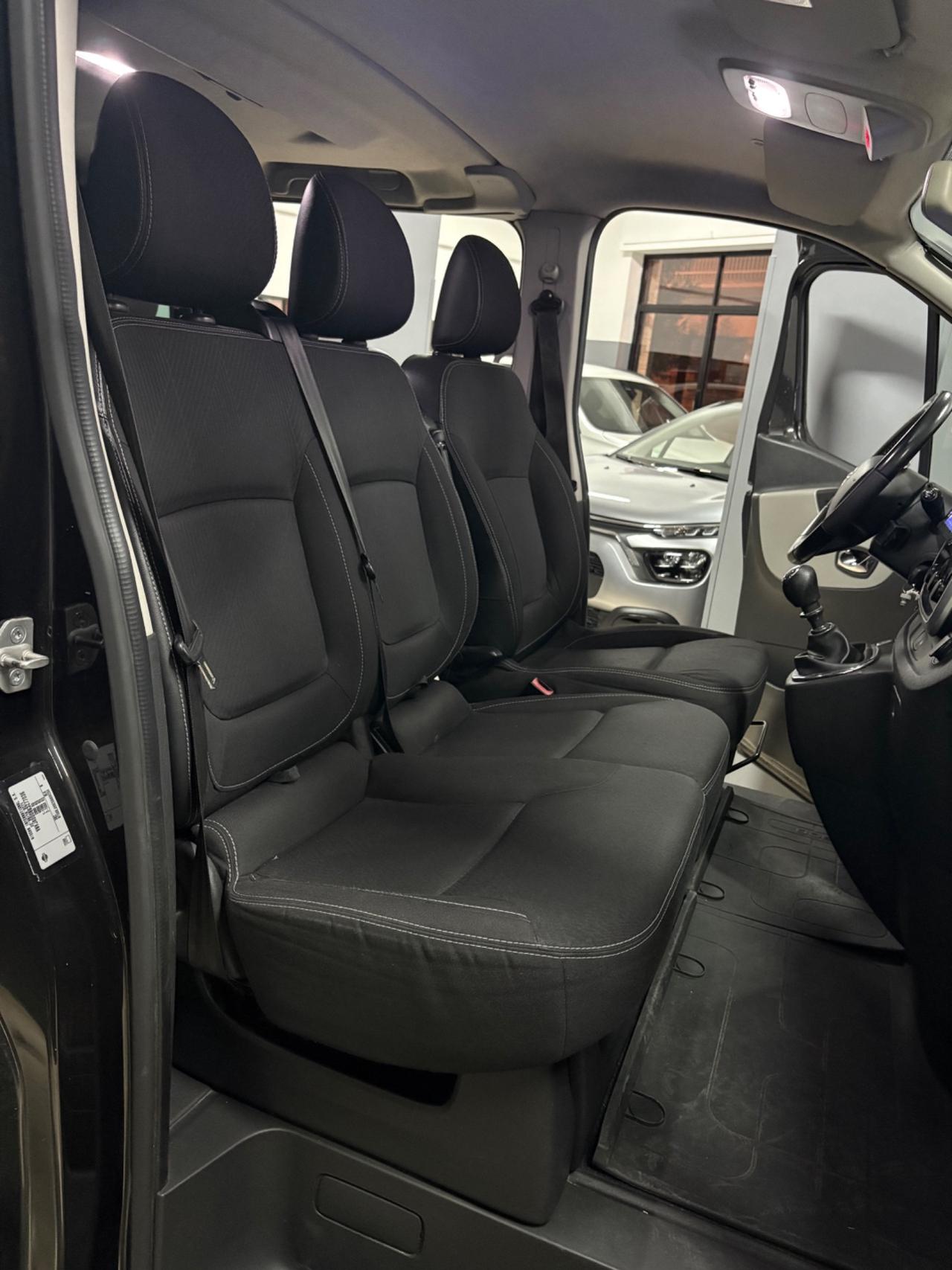 Nissan NV300 29 1.6 dCi 120CV PL-TN Bus M1