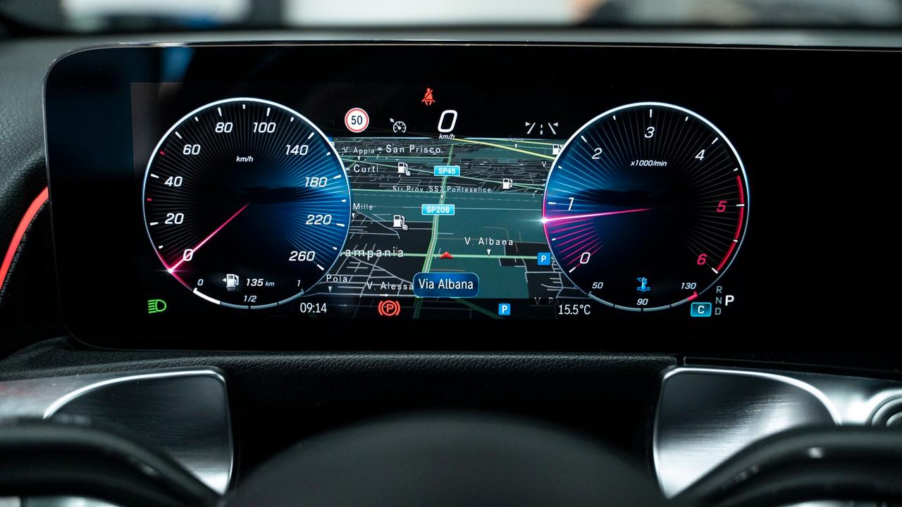 Mercedes-benz GLB 200 7 POSTI PREMIUM PLUS AMG TETTO LUCI XENO NAVI FULL