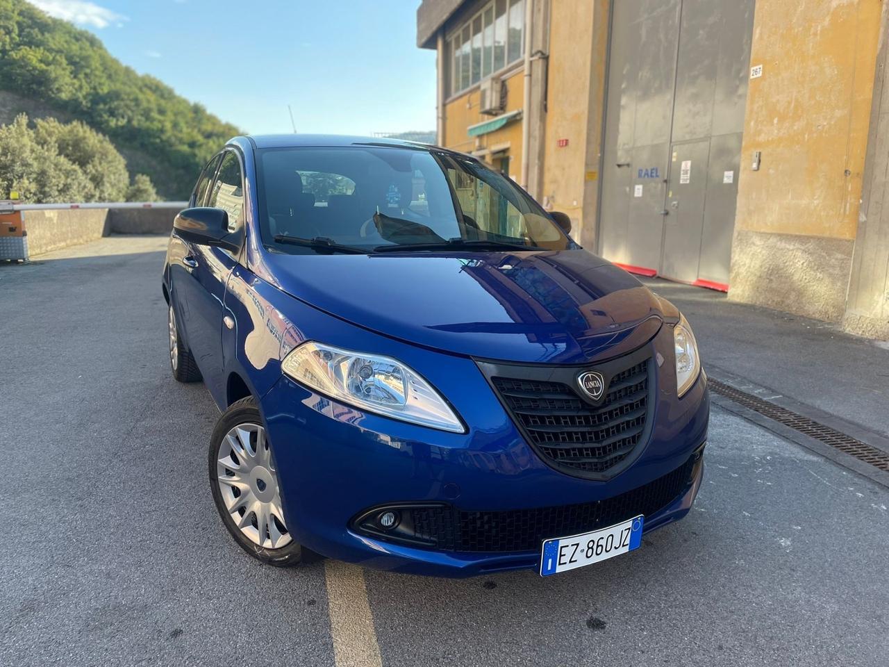 Lancia Ypsilon 1.2 69 CV 5 porte Silver
