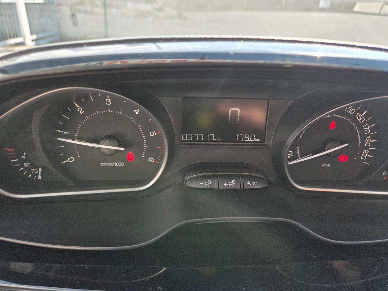 Peugeot 2008 HDI 100 CV CON SOLO 37.700 KM