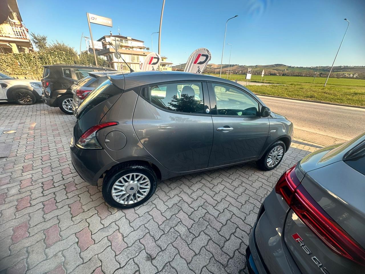 Lancia Ypsilon 0.9 TwinAir 85 CV 5 porte Metano Ecochic Gold