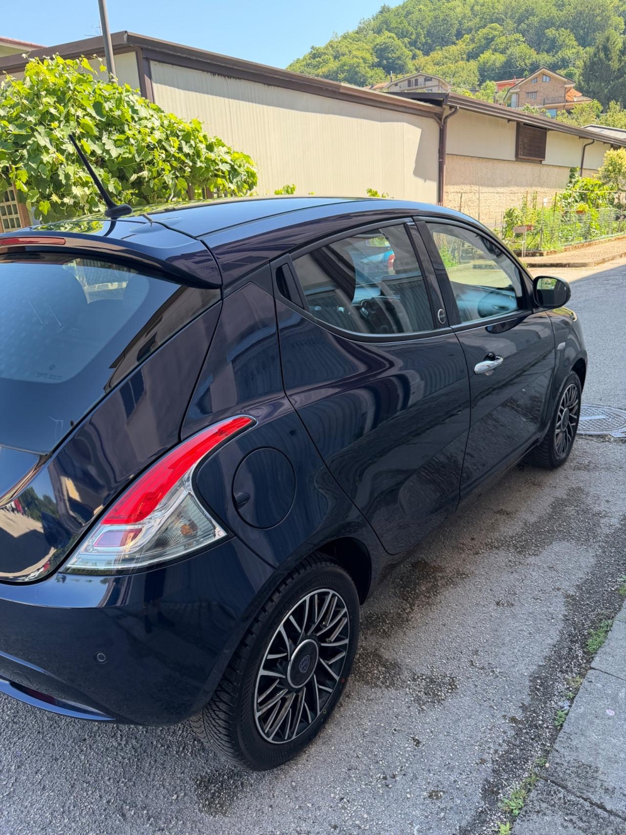 Lancia Ypsilon 1.2 69 CV 5 porte GPL Ecochic Elefantino Blu