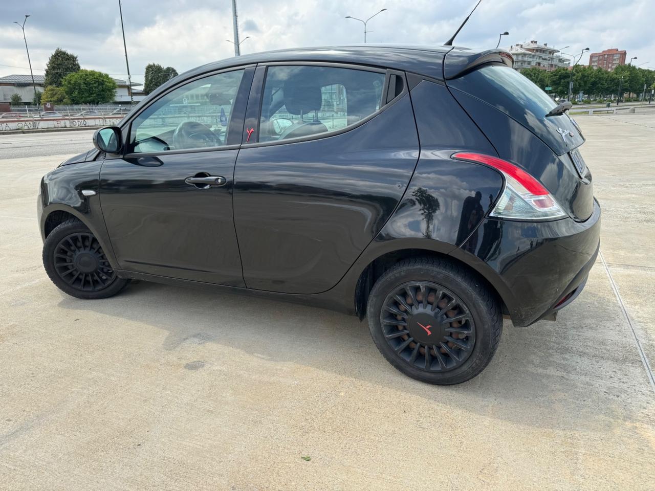 Lancia Ypsilon 1.2 69 CV 5 porte GPL Ecochic Silver