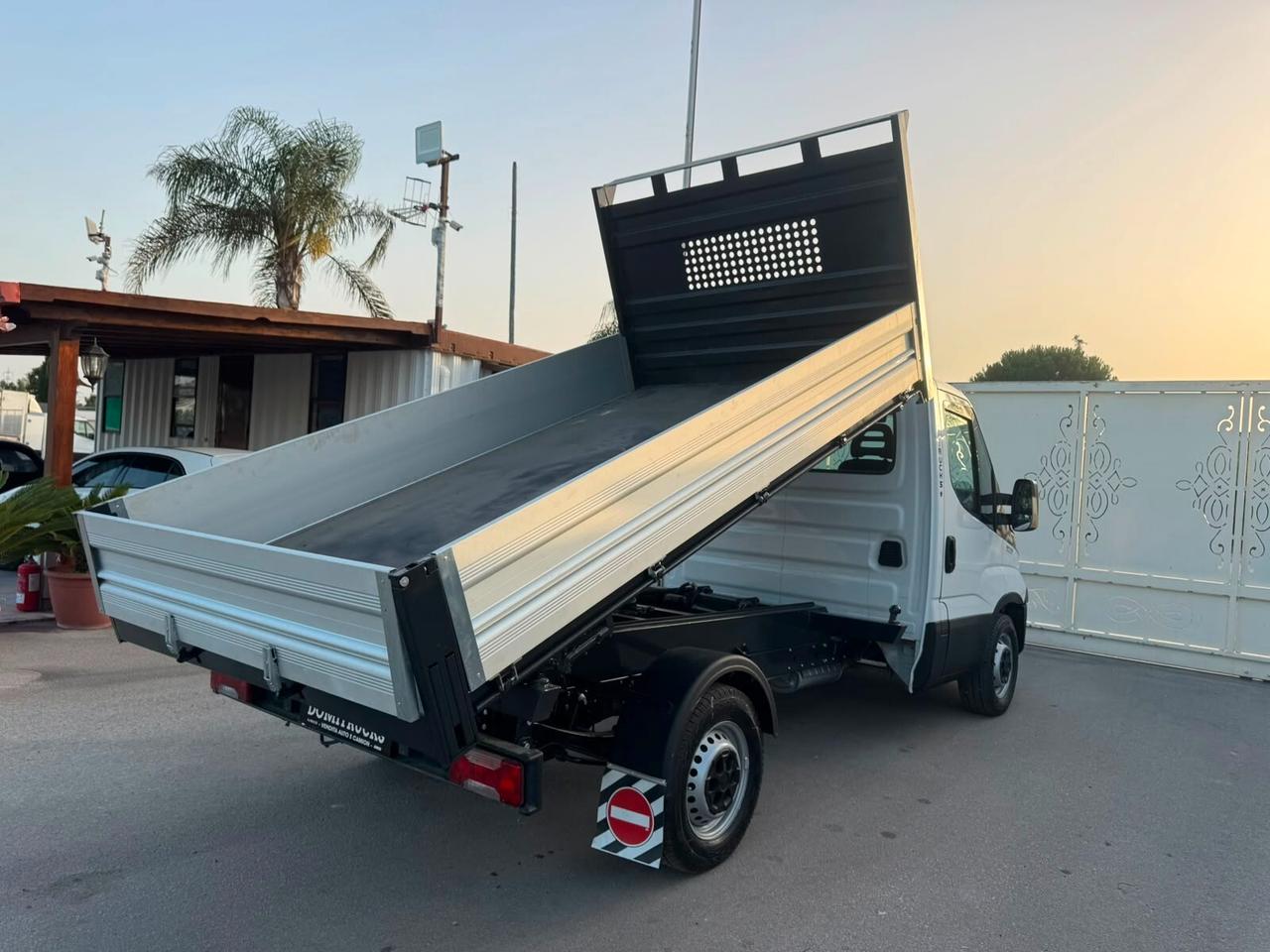 IVECO DAILY 35-130 RIBALTABILE