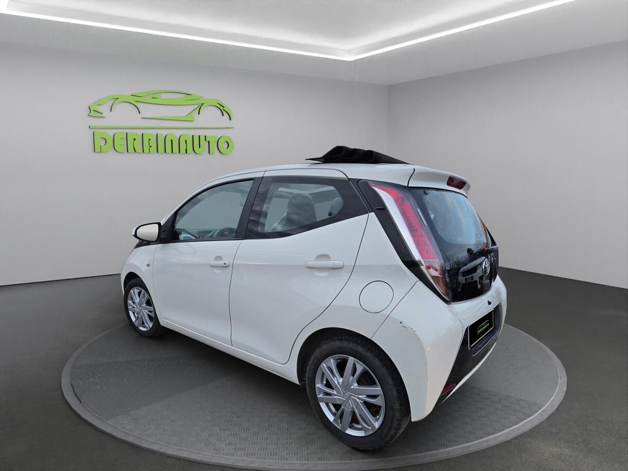 Toyota Aygo 1.0 VVT-i 69 CV 5 porte x-cite CABRIO