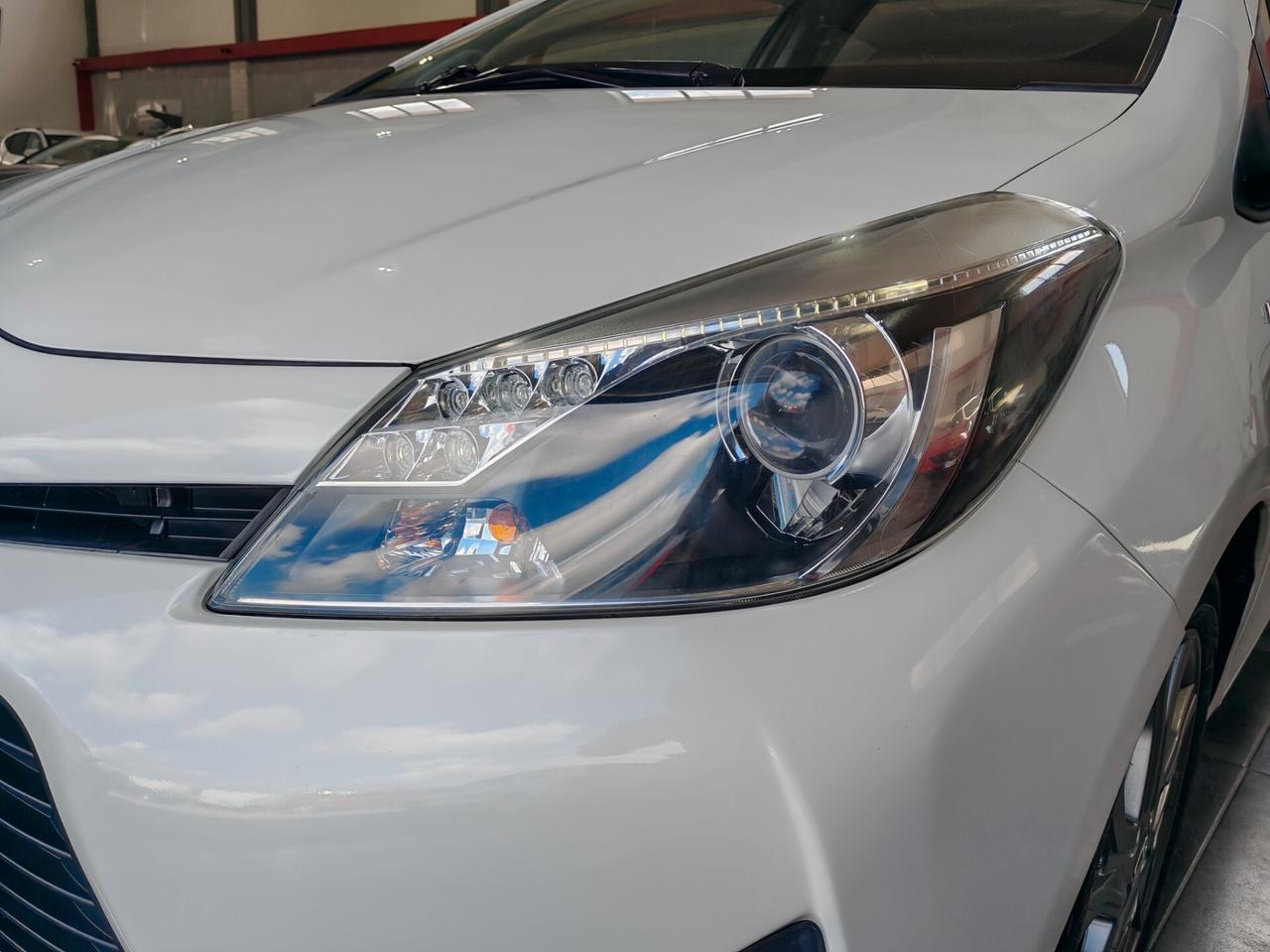 Toyota Yaris 1.5 Hybrid 100 cv Lounge CVT