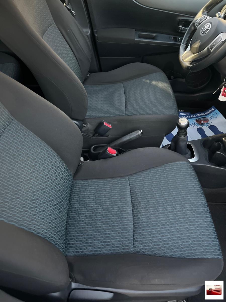 TOYOTA - Yaris - 1.0 5 porte Lounge