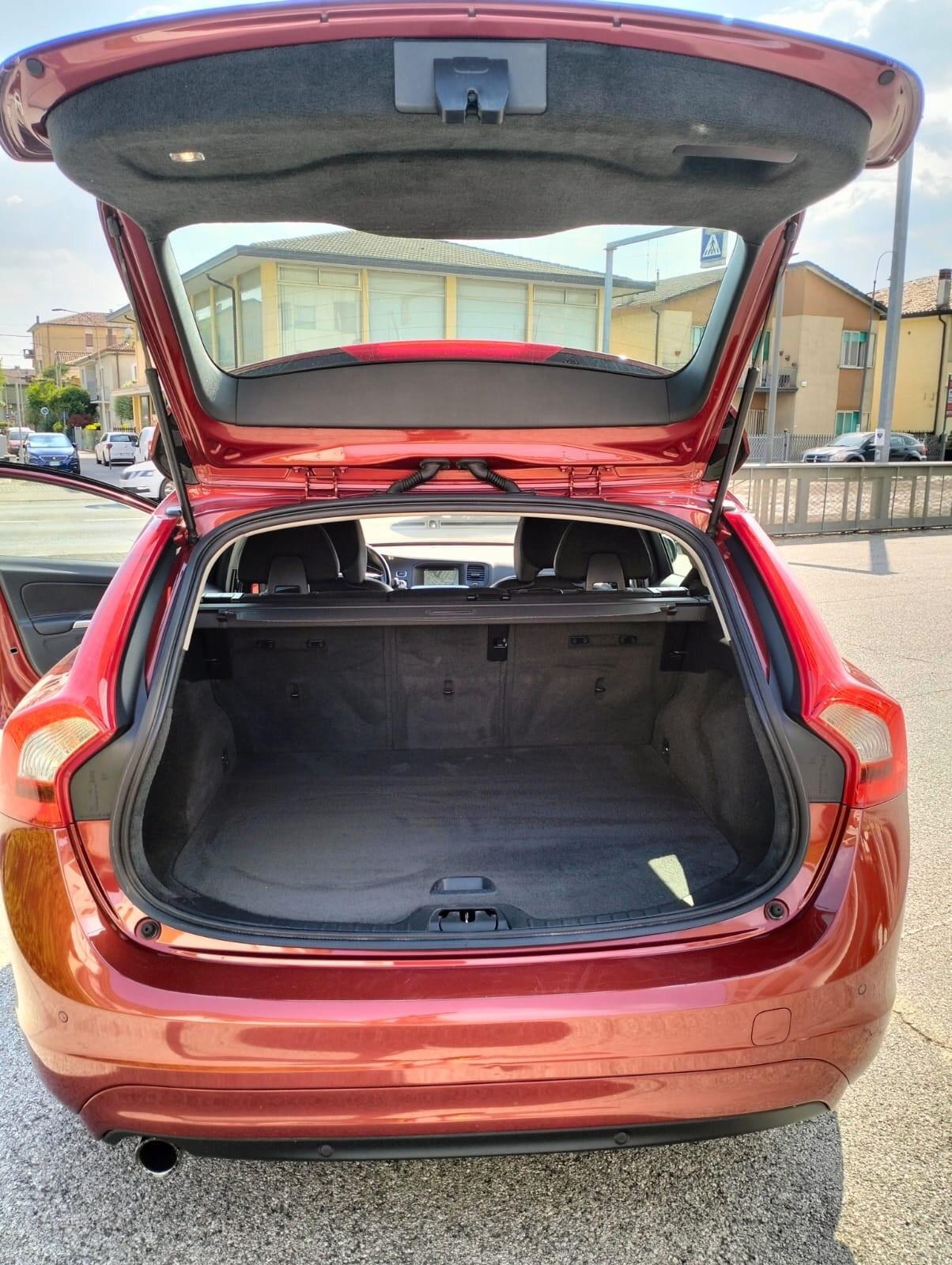 Volvo V60 D2 Geartronic R-design KM 90.000