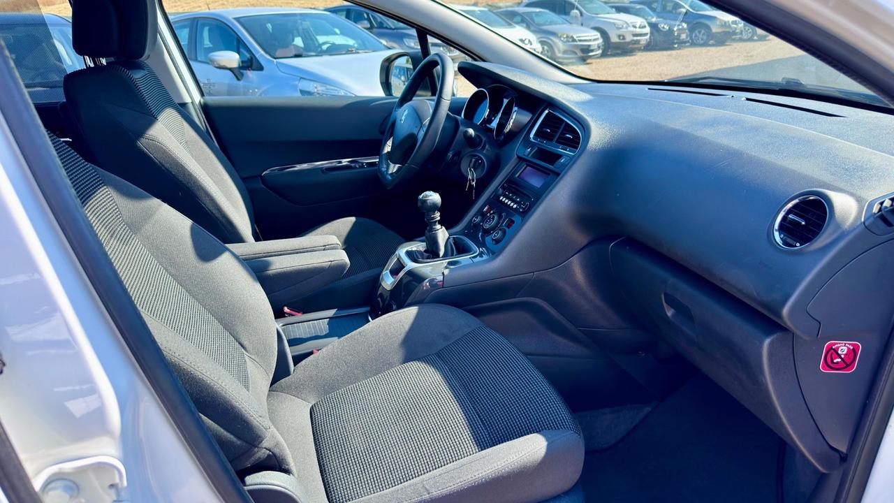 Peugeot 5008 1.6 HDi 115CV Allure